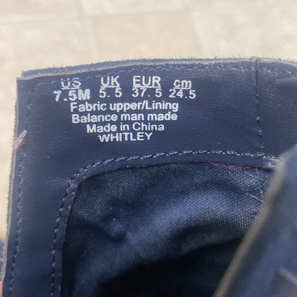 Carlos by Carlos Santana shoe- “Whitley”. Color navy blue. Size 7.5 - Picture 4 of 4